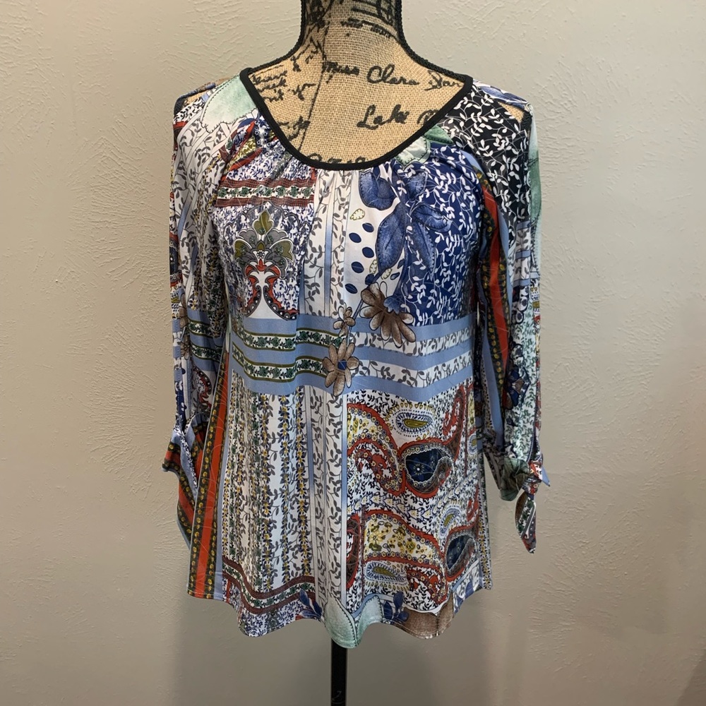Mesmerize top Lolita. Excellent condition. Size XS blue multi color non smoke